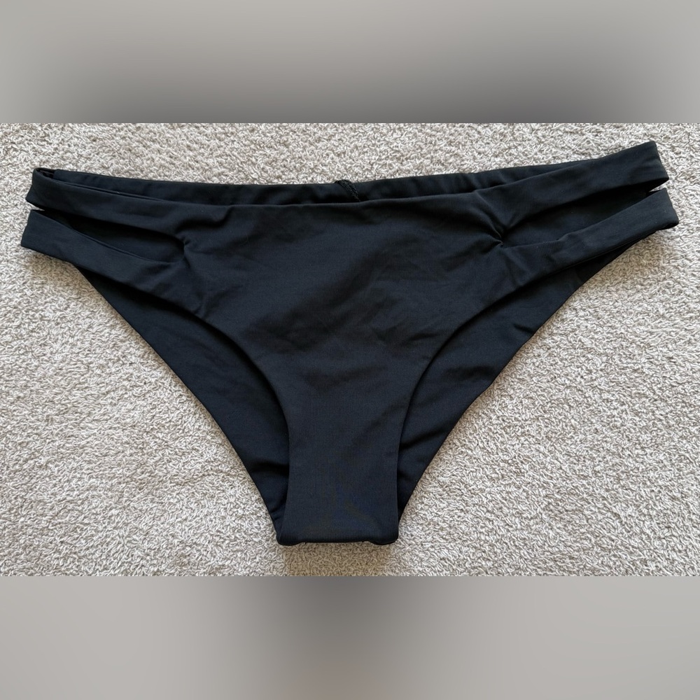 NWOT - L*SPACE Estella Classic Cut Out Bikini Bottom  - BLACK